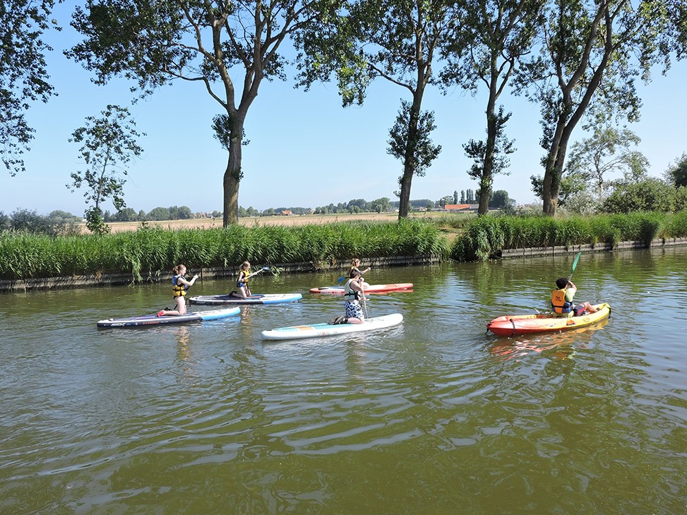 varen op een rivier in Nieuwpoort