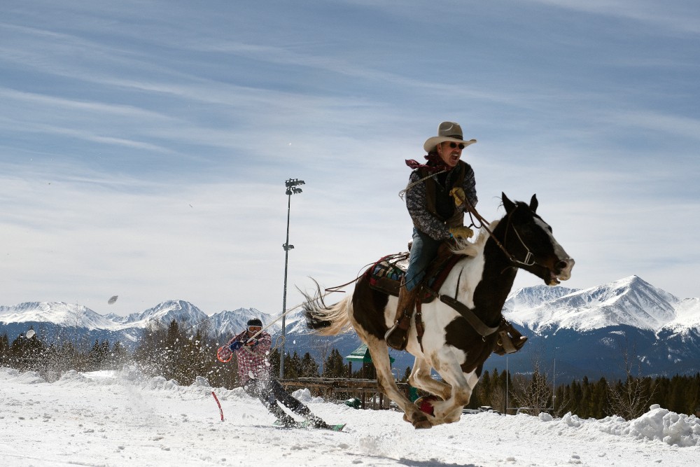 cowboy in de sneeuw