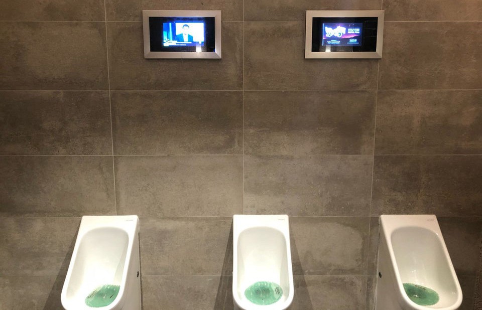 Wc's met reclame