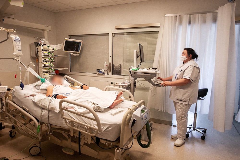 een bed op intensieve zorgen