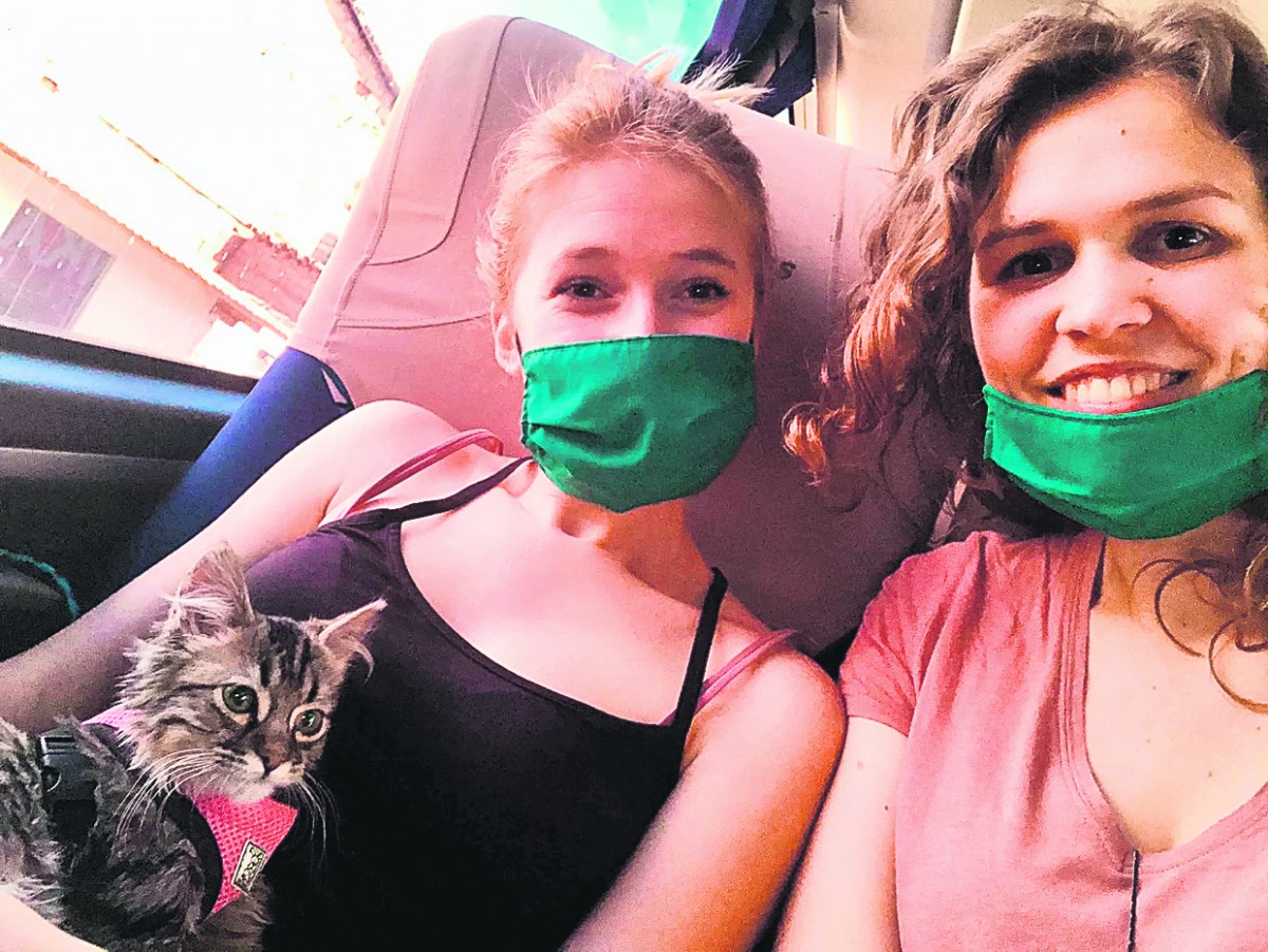 Selena Ali met haar katje