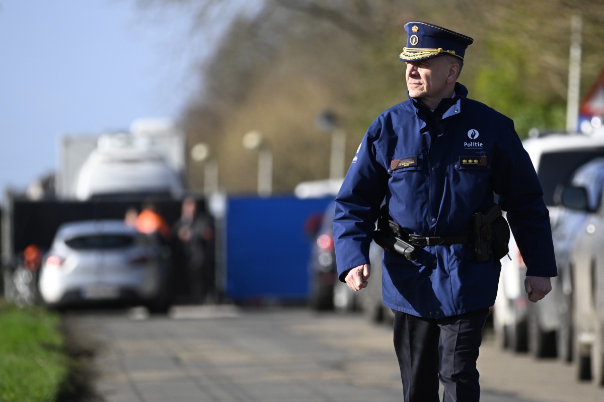mensen spelen de aanval op David Polfliet na voor het onderzoek