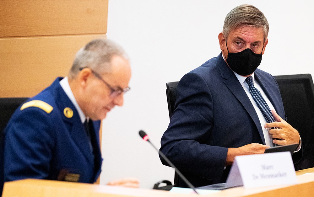 Jan Jambon (rechts op de foto)