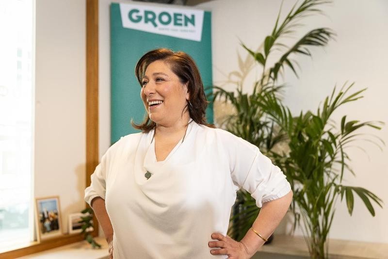Meyrem Almaci lacht