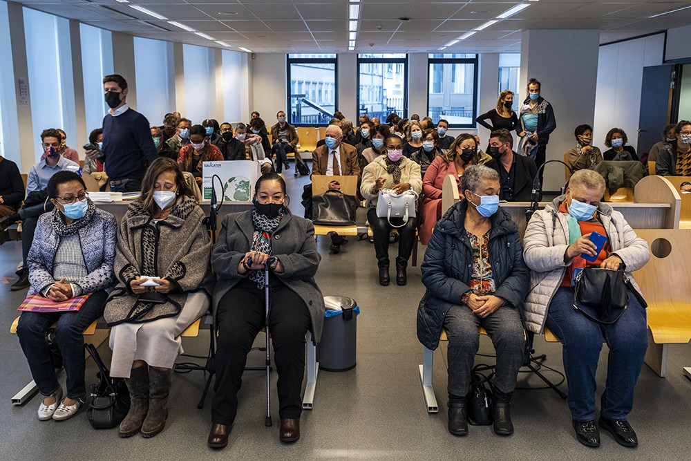 metissen in een zaal