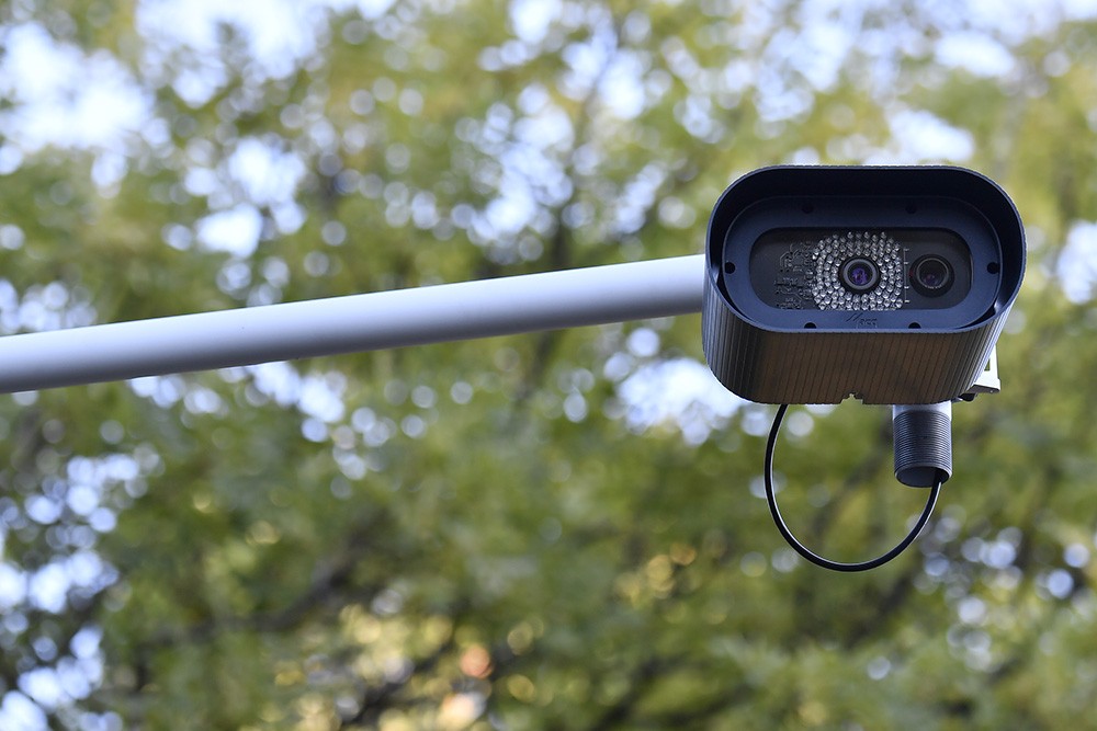 een camera in het verkeer