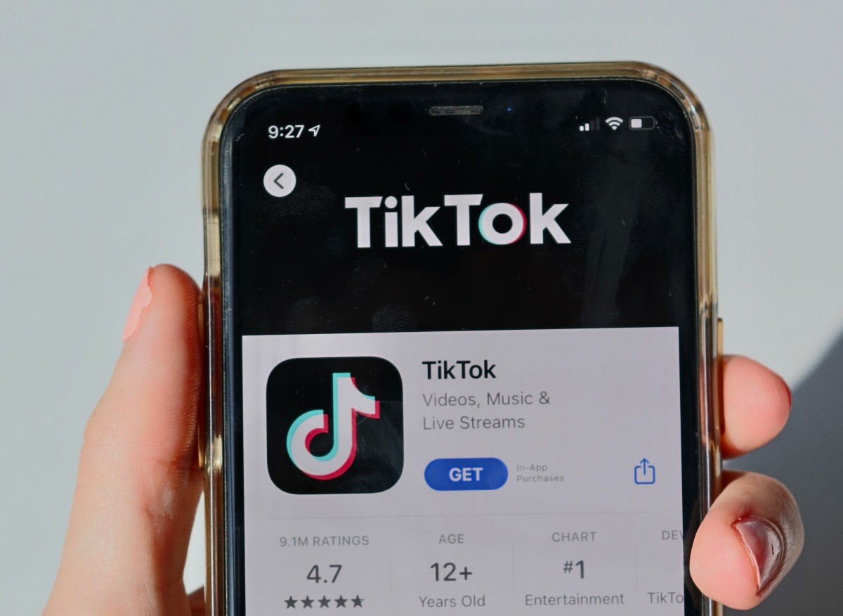 TikTok op een telefoon