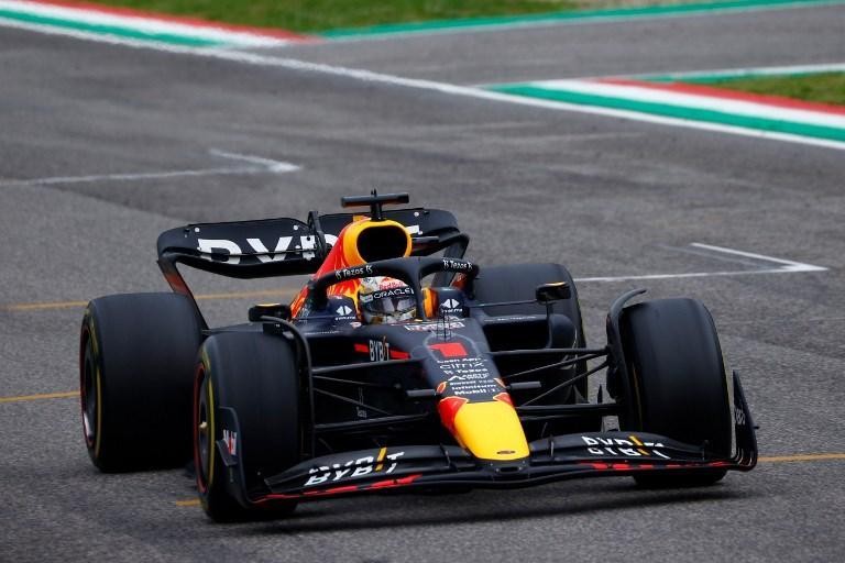 Max Verstappen in zijn wagen