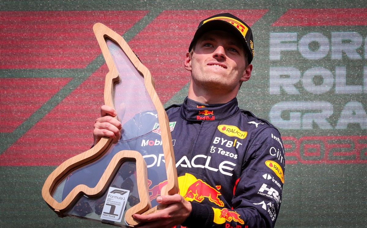 Verstappen met zijn prijs