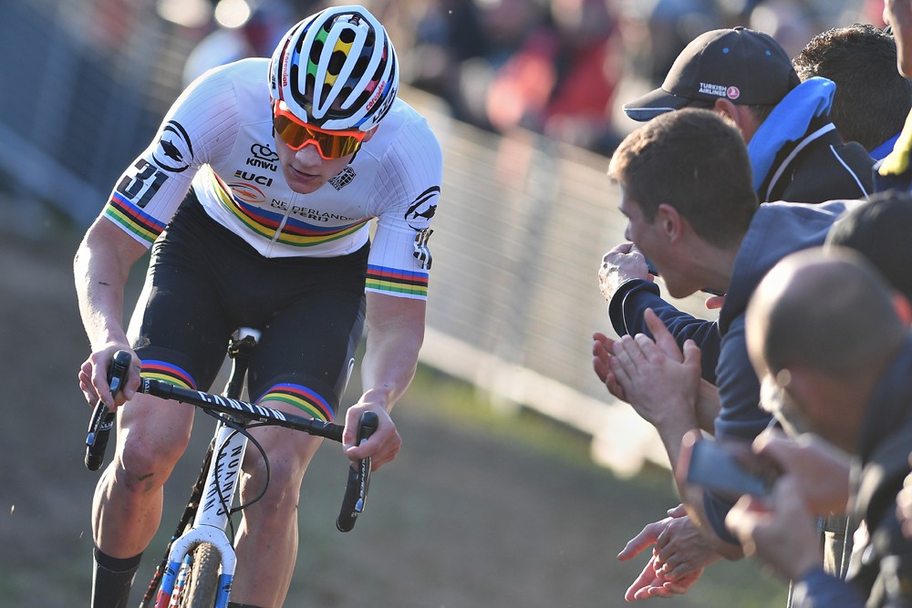 kampioen veldrijden Mathieu van der Poel