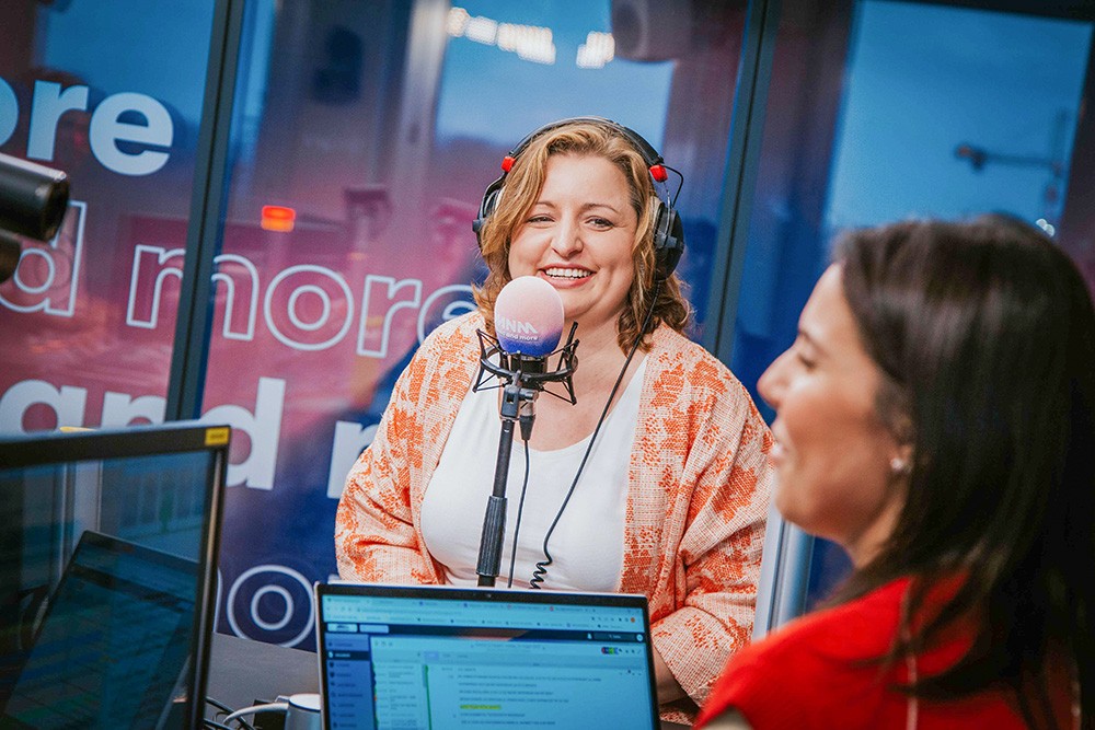 Jacotte Brokken in de studio van MNM