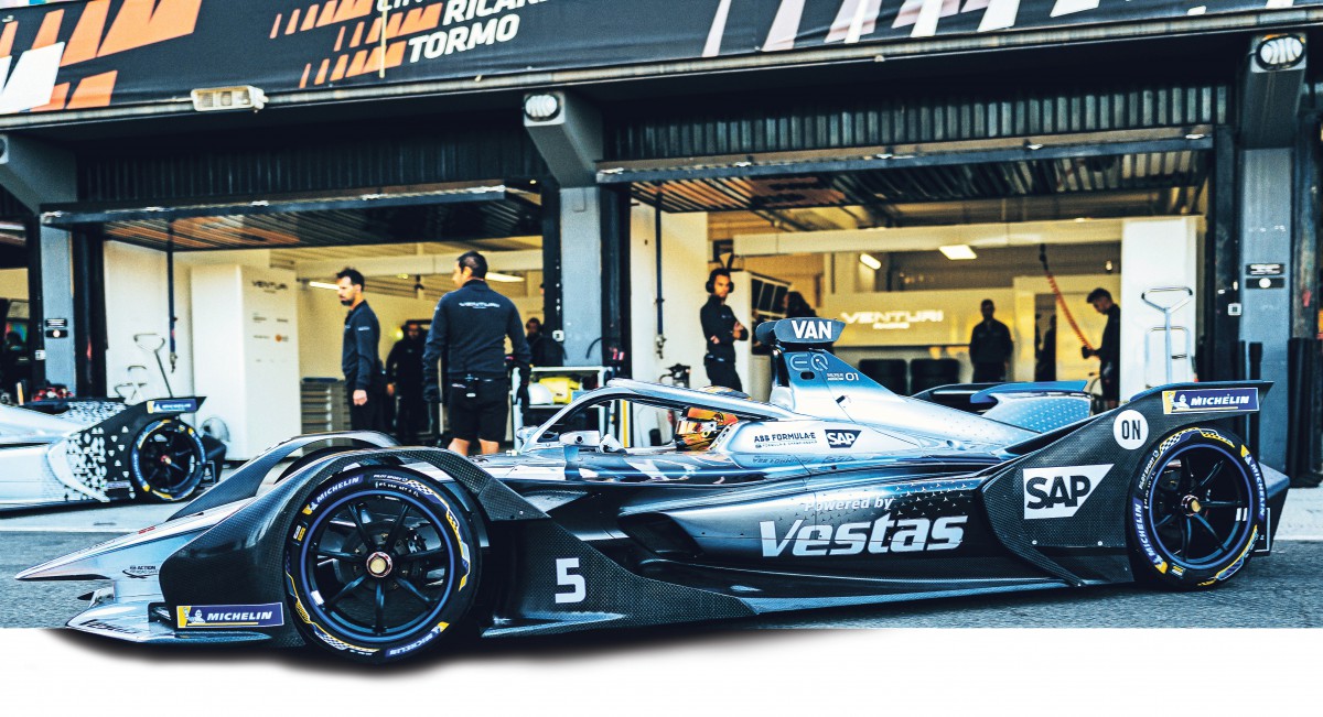 Stoffel Vandoorne in zijn wagen