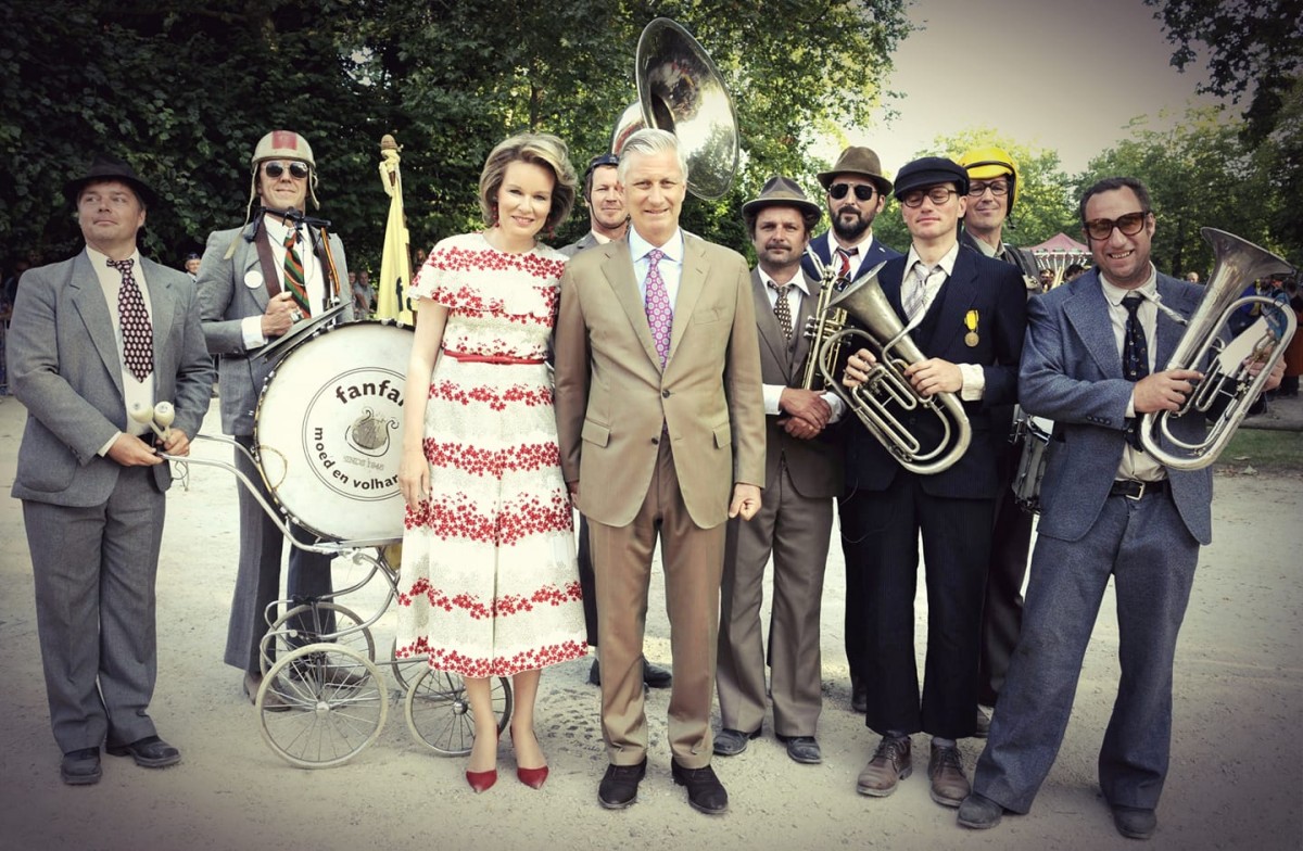 Koning Filip en prinses Mathilde bij fanfare 'Moed en Volharding'