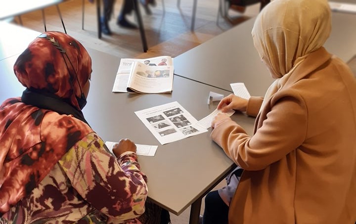 twee vrouwen werken met Wablieft